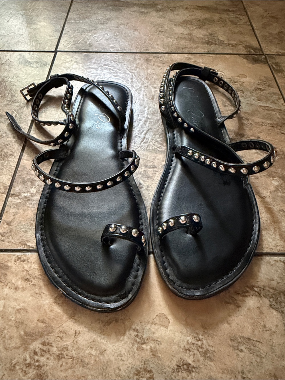 Wild Pair studded flat toe-ring sandals - Picture 2 of 3